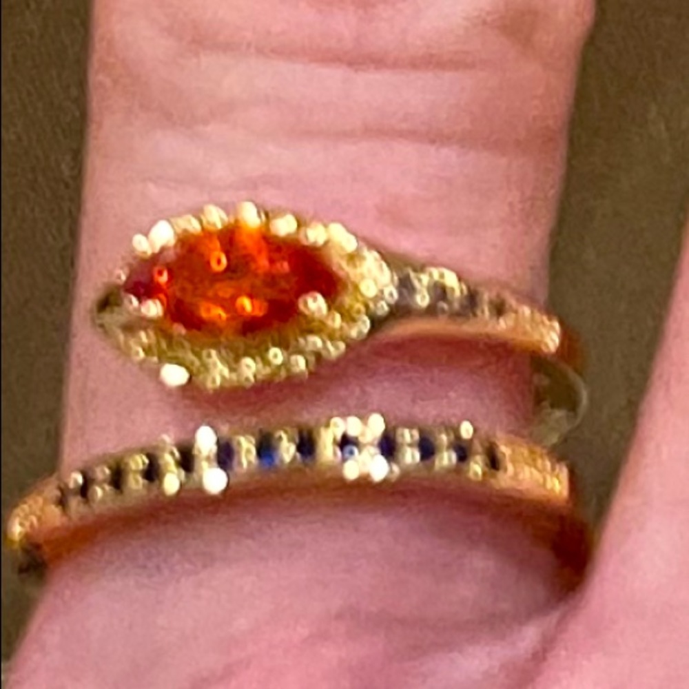 Beautiful, gold ring w orange citron and tiny white and blue Safires. Size 6